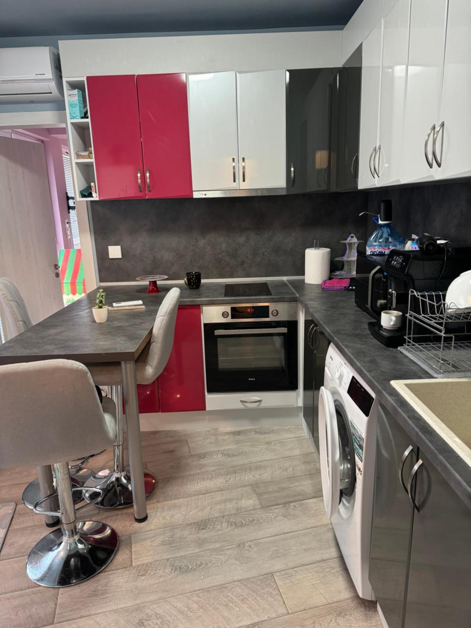Διαμέρισμα 2-bedroom With Private Parking Fast Wifi 3-aircon 3-smarttvs Workdesk Youtube Premium And Netflix *